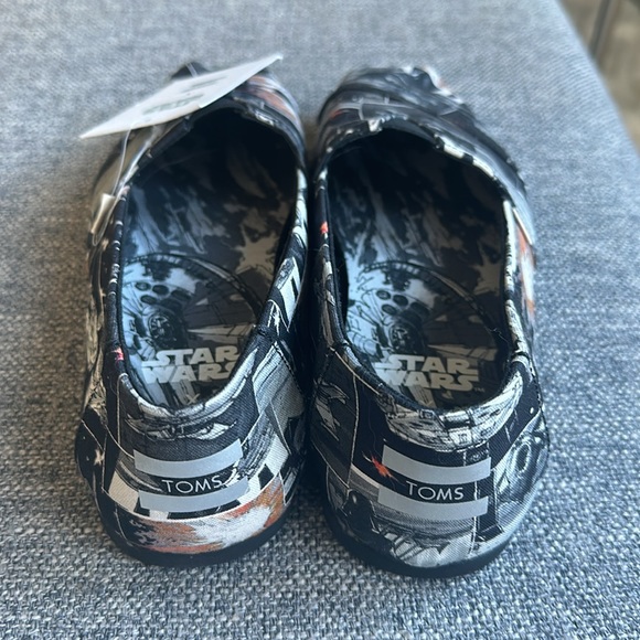 Toms Classic x Star Wars Black Darth Print Slip On Mens Espadrille - Picture 2 of 3
